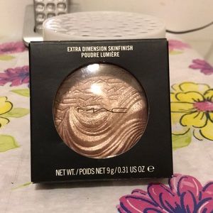 MAC Dimension Skinfinish-SUBERB
